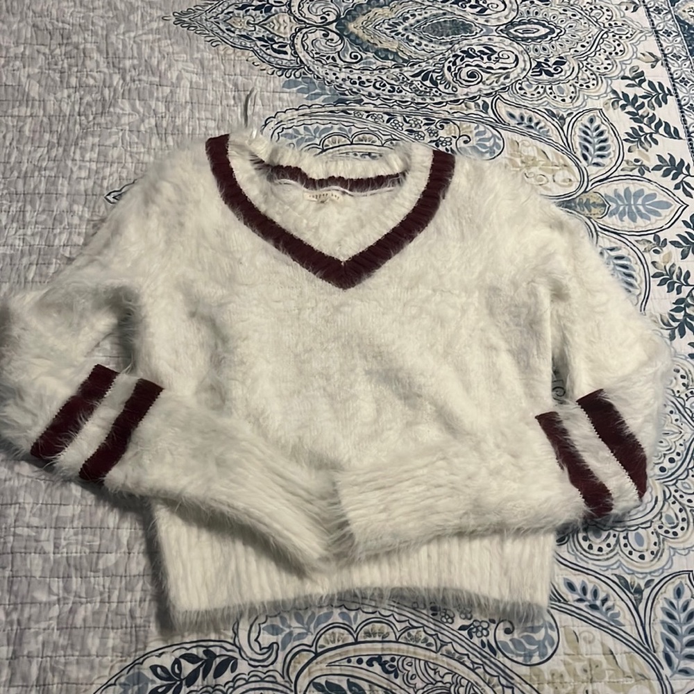 White with burgundy stripes, like new, sweater, copper key brand
